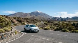 Vysvětlení záloh a spoluúčasti při pronájmu auta na Tenerife: Co platíte a jak se obojímu vyhnout