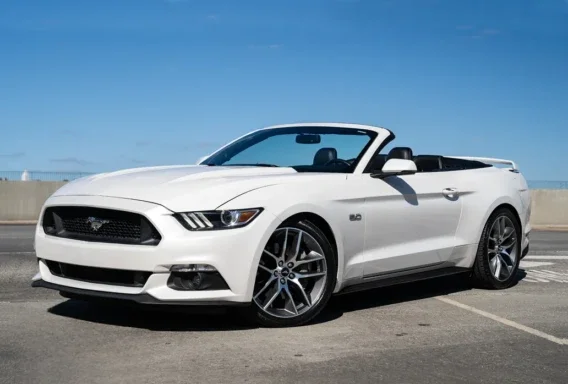 Ford Mustang (Automat, 2.3 L, 4 místa)