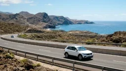 Tenerife South Airport vs Tenerife North: Na které letiště letět a kde si půjčit auto